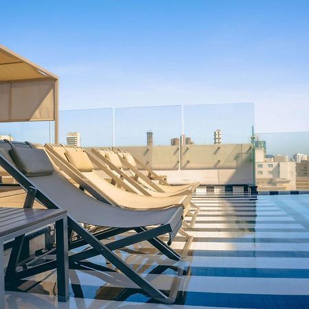 Faranda Collection Barranquilla, A Member Of Radisson Individuals Hotel Barranquilla  Bagian luar foto Rooftop pool at the hotel