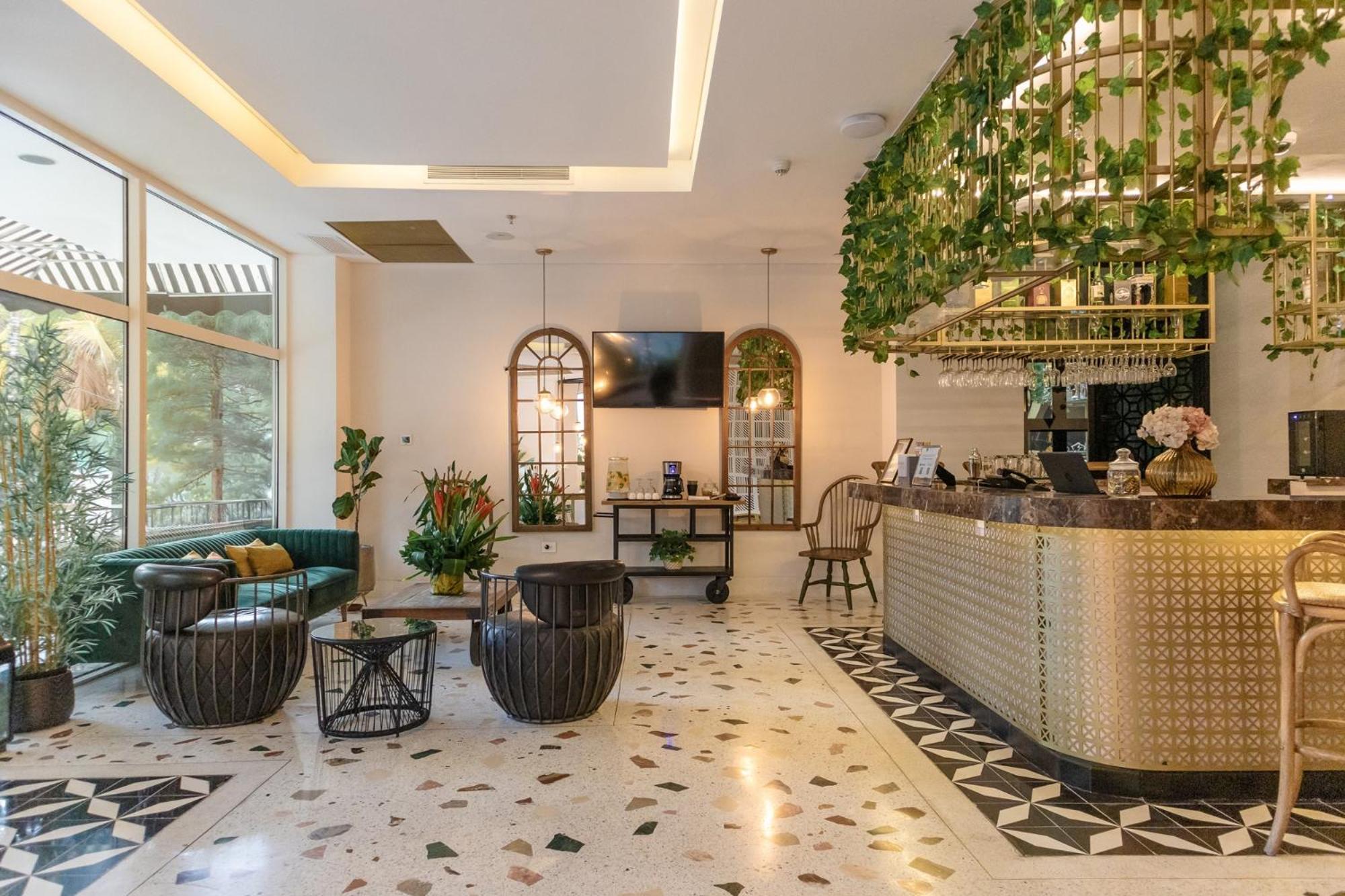 Faranda Collection Barranquilla, A Member Of Radisson Individuals Hotel Barranquilla  Bagian luar foto The lobby of the hotel