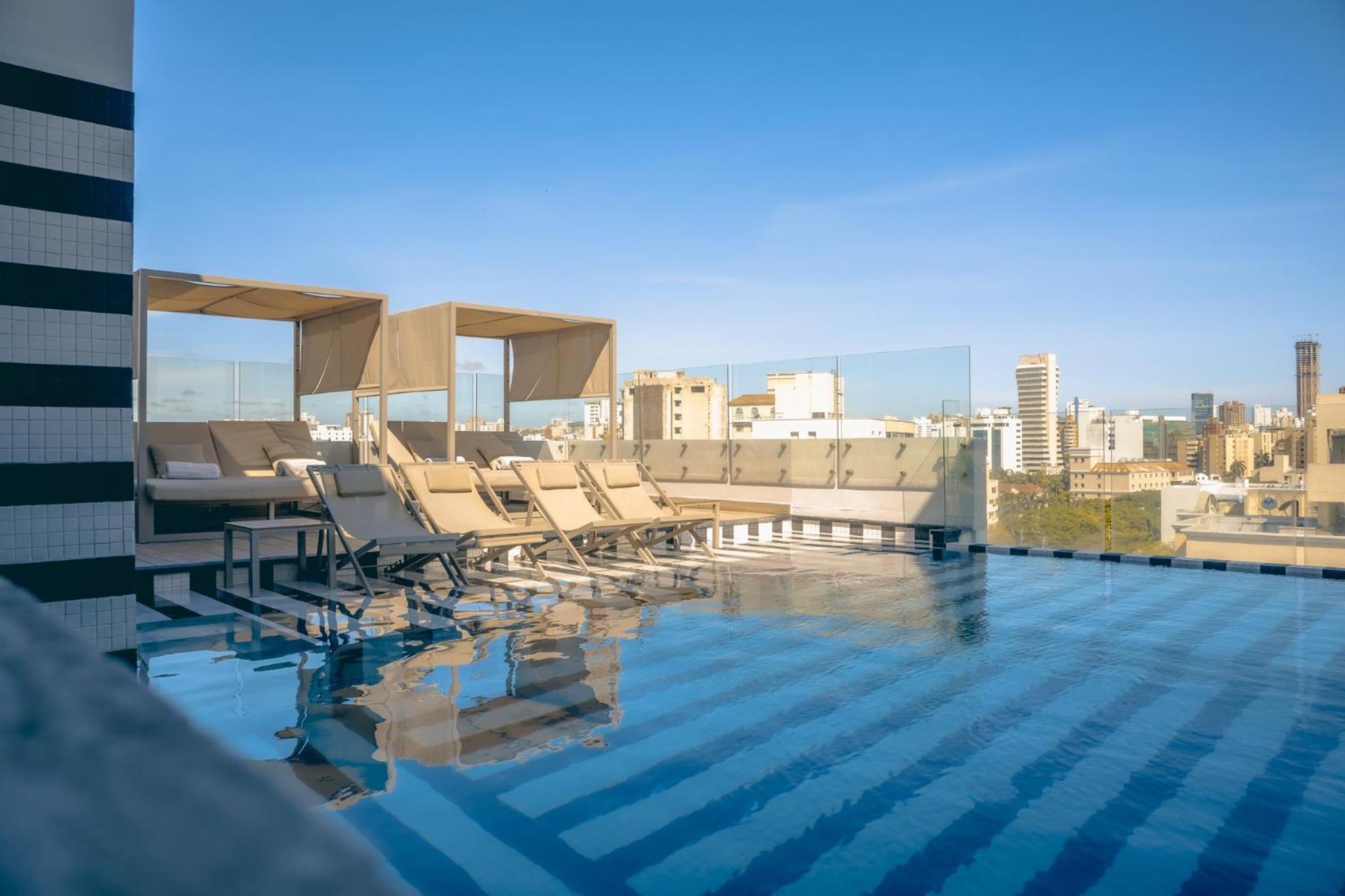 Faranda Collection Barranquilla, A Member Of Radisson Individuals Hotel Barranquilla  Bagian luar foto Rooftop pool